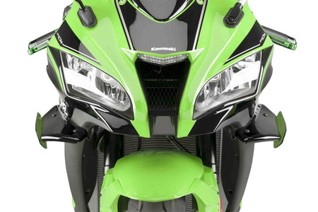 Los apéndices aerodinámicos han llegado a las motos de calle como accesorio, y son postureo puro