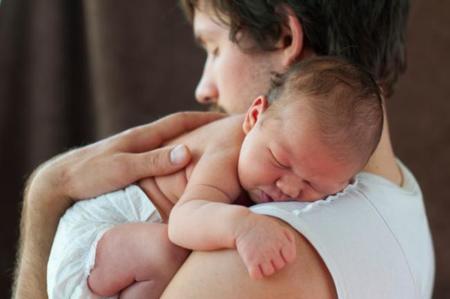 A más edad del padre, mayor riesgo para la salud mental del niño