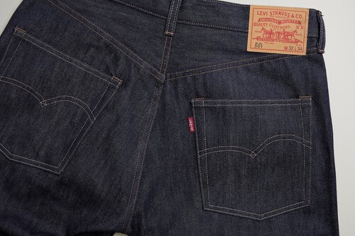 Así puedes comprar unos carísimos vaqueros Levi's muy baratos: desde 31 euros en estas rebajas de fin de temporada