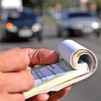 Madrid tendrá que indemnizar con 668 euros a un conductor que tuvo que volver a sacarse el carnet por errores en una multa