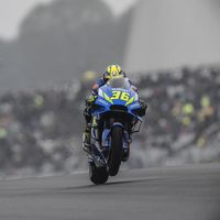 Joan Mir y Karel Abraham se cayeron de la vuelta de calentamiento en la carrera de MotoGP en Le Mans