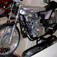 La moto de 125 cc más cara de la historia es esta legendaria Ducati que vale como un Ferrari SF90 Stradale. Y con razón