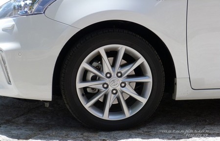 toyota Prius+ llantas