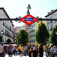 Madrid creía que el gran reto del metro era la masificación en hora punta. Hasta que llegó la venta ilegal de comida