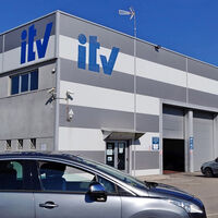 Si tu coche tiene frenada automática o asistente de carril, prepárate: la ITV quiere empezar a comprobar que funcionan bien