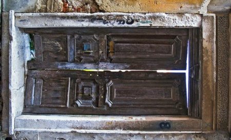 Hacer una mesa con una puerta antigua