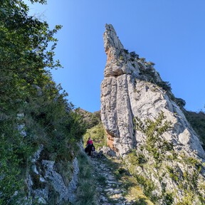 En el Prepirineo aragonés todos van ver los Mallos de Riglos, pero esta excursión está al lado, no hay nadie y es ideal para hacer con niños 