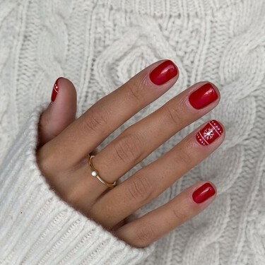 Las seis manicuras más elegantes para esta Navidad en tonos rojos