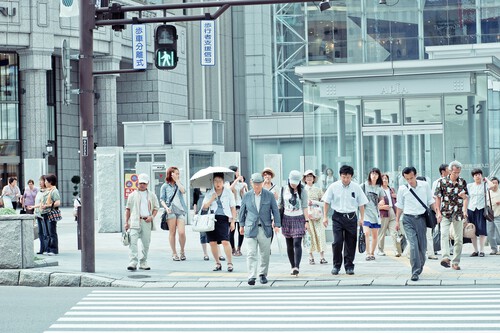 Taxa de natalidade japonesa cai cada vez mais e chega a níveis inéditos. | Imagem: JJ Ying (Unsplash)