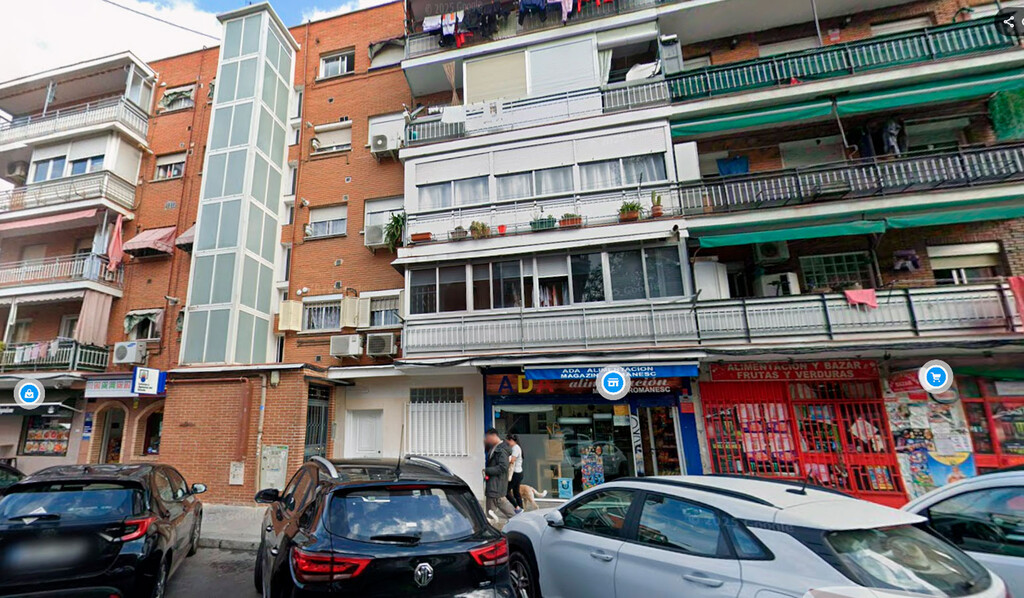 Un viejo edificio de Madrid necesitaba ascensor y no tenía hueco: el juez ha permitido que se coma el patio interior del bloque