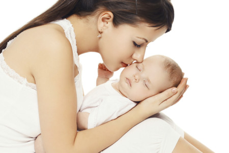 Madre Abrazando A Su Bebe