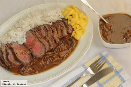 Ternera con salsa de cebolla y curry de mango. Receta