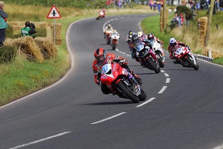 Ulster GP 2010, carreras espectaculares con pilotos valientes