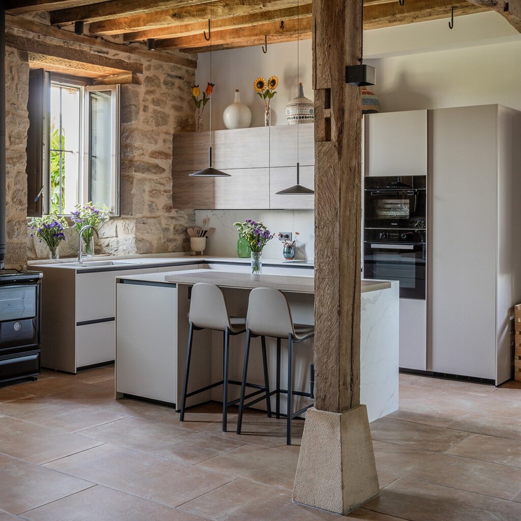 Los expertos se ponen de acuerdo: "En cocinas para mayores de 60 es imprescindible una buena iluminación y que el mobiliario se ajuste en altura"