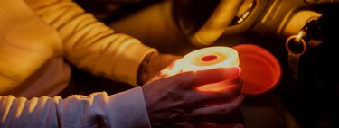 Desde hoy las balizas V-16 conectadas son obligatorias en España: lo que conviene tener claro entre polémicas y dudas sobre la norma