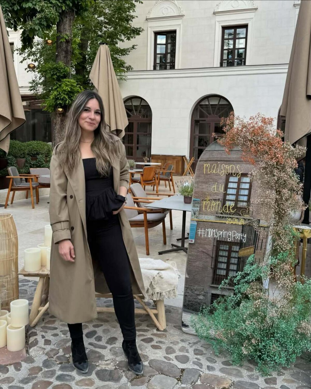 Si pegas un fieltro de las patas de las sillas dentro de tu zapatero, olerá siempre bien, según una experta en limpieza