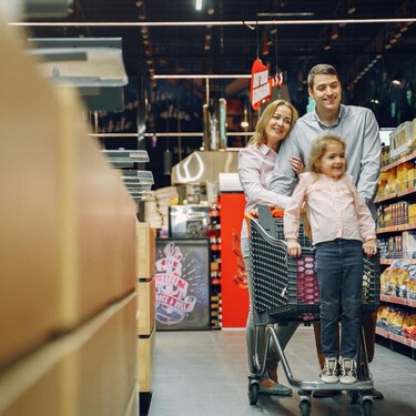 Llegó a España en los 50, fue el mayor supermercado y casi desaparece, pero esta mítica cadena vuelve a superar las 1.000 tiendas (y está creciendo) 