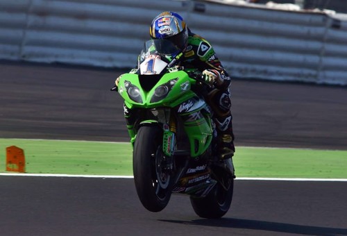 Tres victorias seguidas para Kenan Sofuoglu en Supersport, bajo el asedio de un novato excepcional