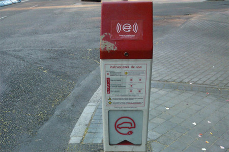 Más de la mitad de los puntos de recarga pública de Madrid no prestan servicio