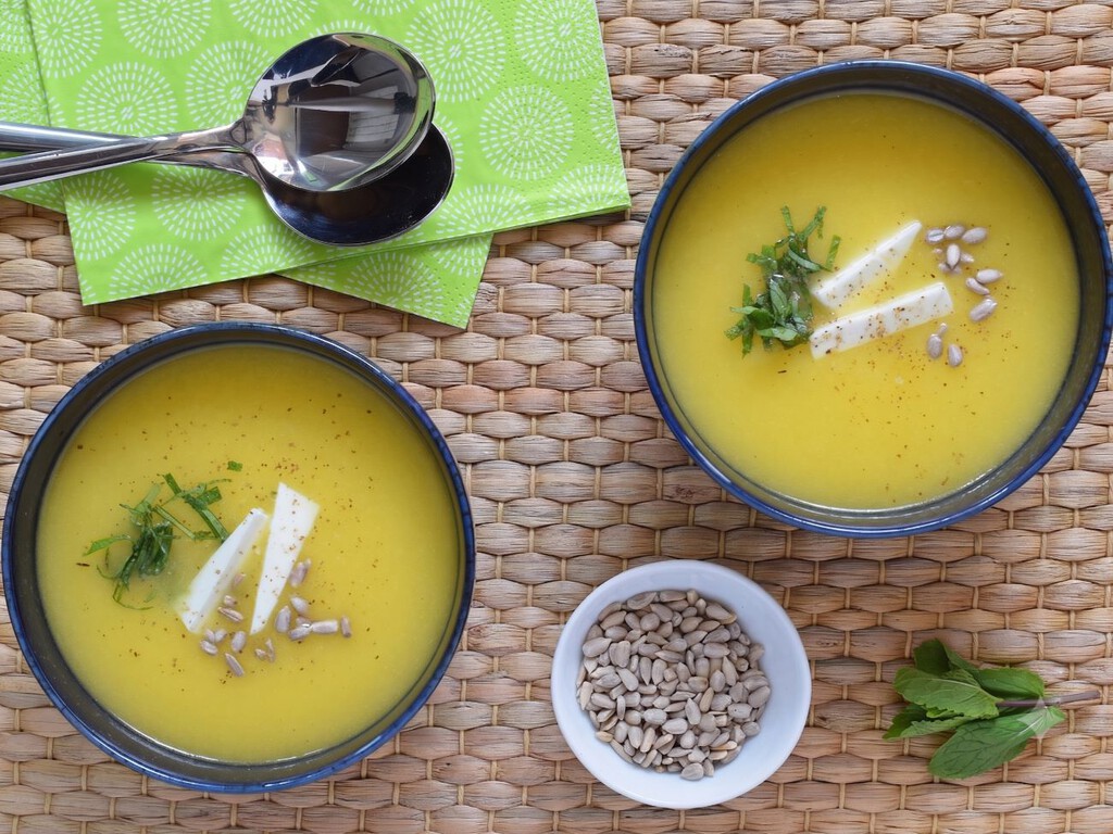 El gazpacho más fácil, ligero y refrescante es una sopa fría con curry que repito todos los veranos