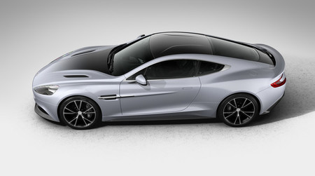 Aston Martin v8 Vantage//coche modelo//negro//sin usar//1:43