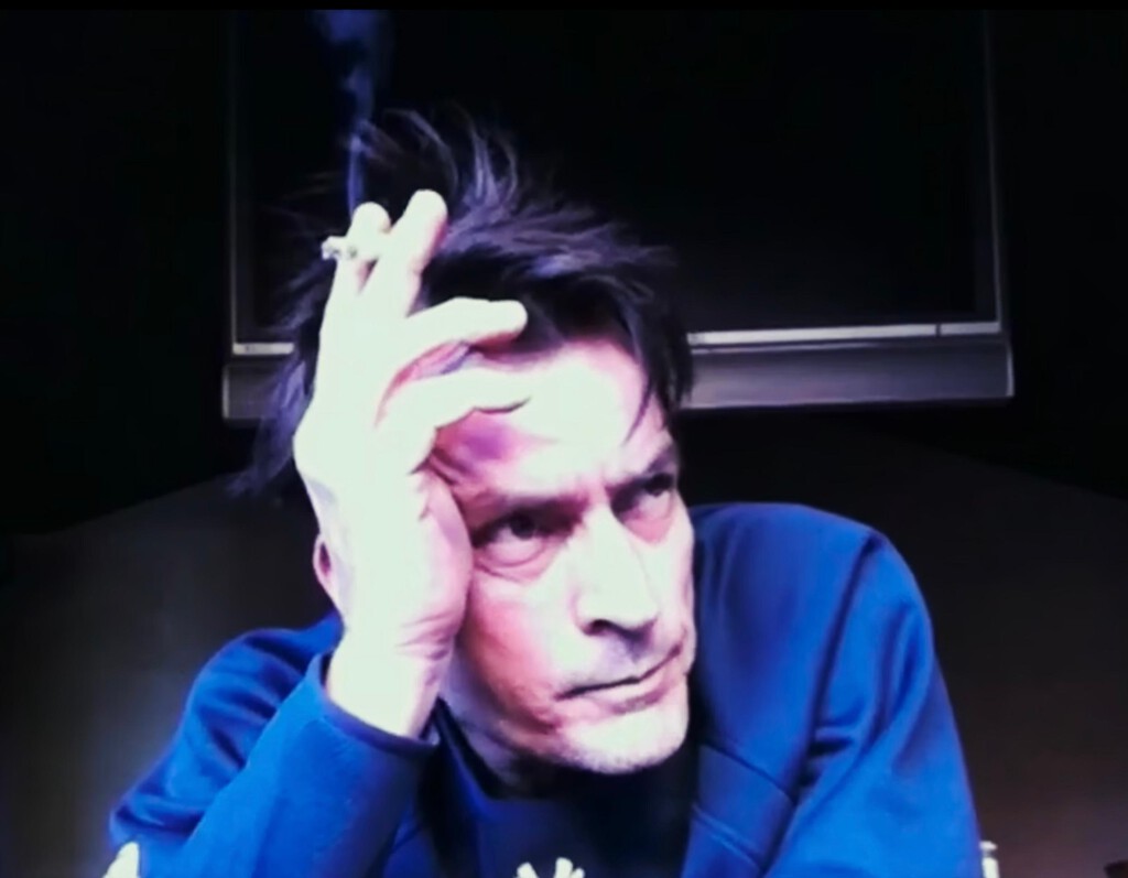 Charlie Sheen asegura que el fichaje de Tom Cruise para 'Nacido el cuatro de julio' fue una traición. "No voy a tirarle mierda"