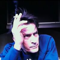 "Debería haber ganado el maldito Oscar": Charlie Sheen recuerda que Oliver Stone le traicionó con Tom Cruise