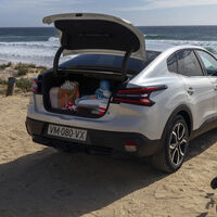 Aún quedan coches fabricados en Madrid. Desde 23.000 euros puedes comprar esta mezcla entre SUV y berlina con maletero gigante