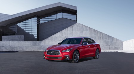 Con hasta 405 CV y pinta de tipo más duro, el Infiniti Q50 saca músculo para venderse aún mejor