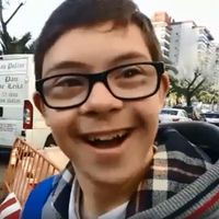 Emotivo recibimiento en su colegio a un niño con Síndrome de Down tras arrasar en el Campeonato de España de Natación