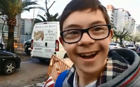 Emotivo recibimiento en su colegio a un niño con Síndrome de Down tras arrasar en el Campeonato de España de Natación