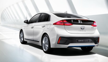 Este es el Hyundai Ioniq en sus primeras fotos oficiales