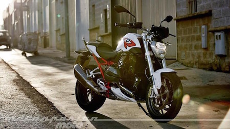 Motorpasión a dos ruedas: los tests de Sepang de MotoGP y la prueba de la BMW R 1200 R