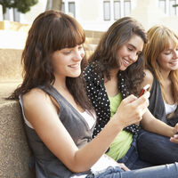 BeReal, la nueva red social de moda que usa tu hijo adolescente y es lo opuesto al postureo de Instagram 