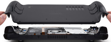 Steam Deck al desnudo: la consola de Valve es permisiva con las reparaciones, pero cuidado al cambiar su batería 