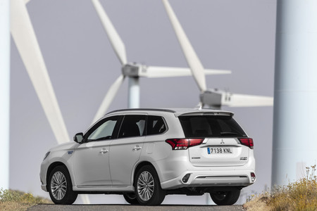 Mitsubishi Outlander PHEV 2019 trasera