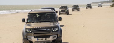 Probamos el Land Rover Defender por el parque y las playas de Doñana: fiel a sus orígenes y sin miedo a la arena