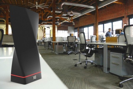 Esta especie de router en formato torre puede recargar móviles a 5 metros de distancia