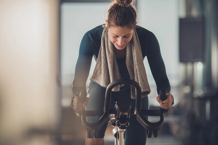 Súmate a la fiebre del Spinning desde casa con la bicicleta Astan Dual Cross disponible con descuento