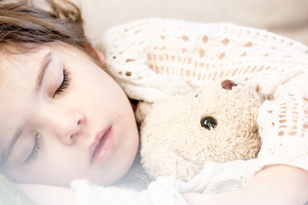 Melatonina para mejorar el sueño en niños: se vende sin receta, pero no hay que darla sin prescripción médica