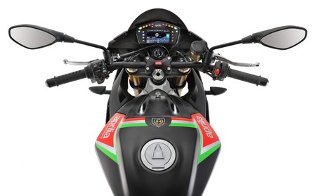 Aprilia Tuono V4 1100 Factory 6