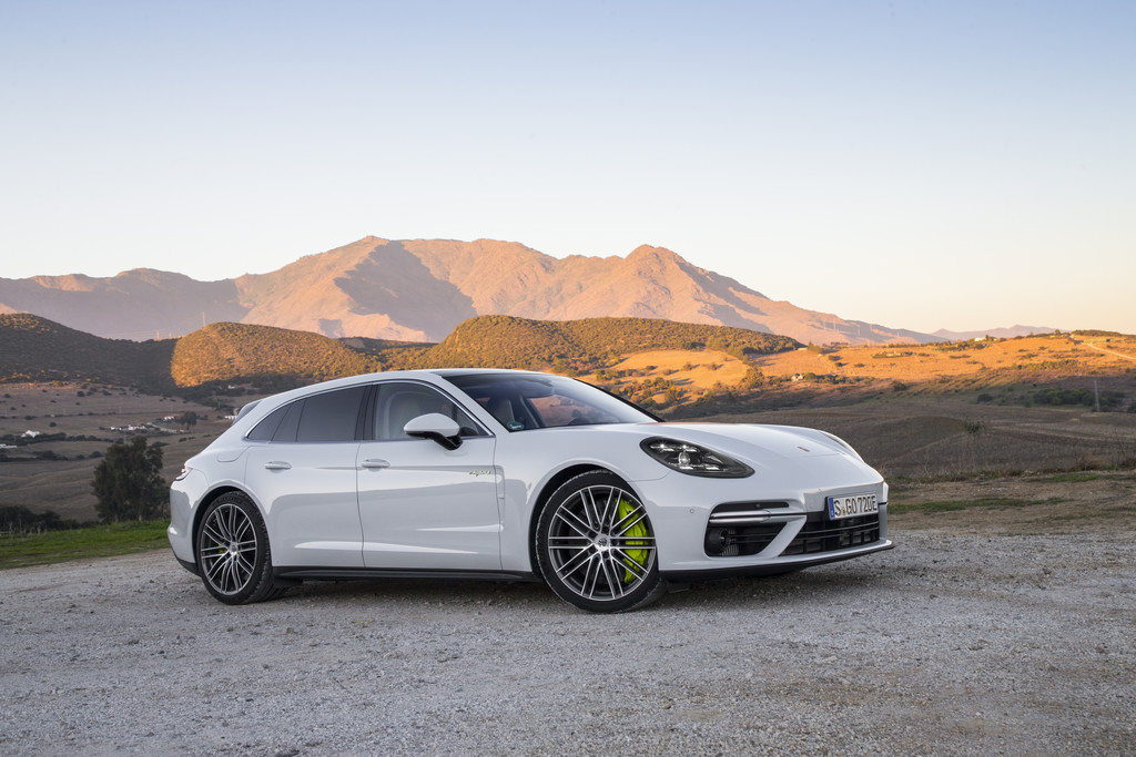 Porsche Panamera Sport Turismo Turbo S-Hybrid