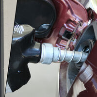 El plan del Gobierno contra la crisis del combustible: bajar el IVA de la gasolina y del diésel al 10%