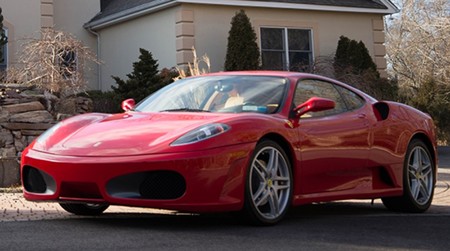 ¿Quieres sentirte como Donald Trump? Ahora puedes comprar su ex-Ferrari F430 (si estás muy forrado)
