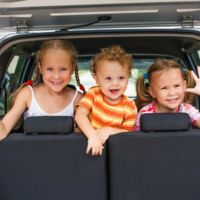¿Sabes qué es lo que estresa a tus hijos mientras viajan en coche? ¡Nosotros te lo decimos!