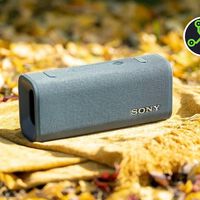 Bocina portátil Sony con resistencia al agua y micrófono ultra claro para llamadas: tiene batería que dura todo el día 