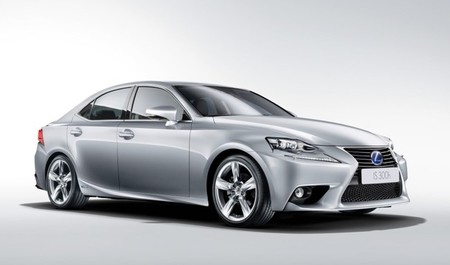 Lexus IS 300h 38