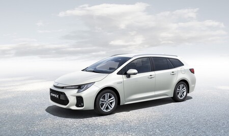 El Suzuki Swace es un compacto familiar híbrido hermano del Toyota Corolla, y ya está disponible desde 23.545 euros
