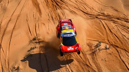 ¡Titánico! Sébastien Loeb encadena su cuarta victoria de etapa consecutiva para seguir apurando el Dakar