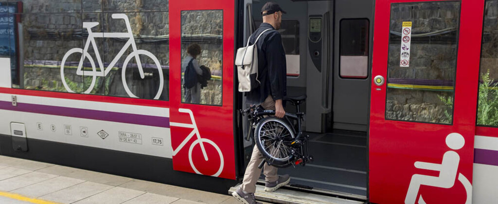 Renfe quiere que uses una bici plegable cuando te montes en tren. Para ello ha anunciado un servicio de suscripción desde 41 euros 